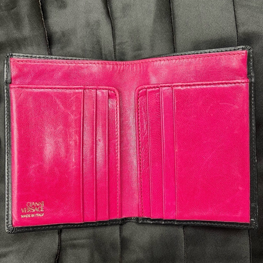 Gianni Versace Vintage La Medusa Black Pink Leather Bi-Fold Wallet Cardholder